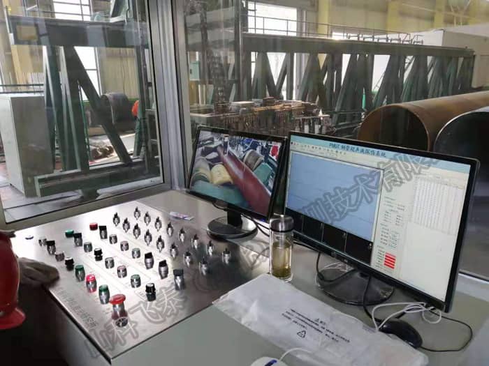 探傷設備操控臺.jpg 探傷設備操控臺.jpg